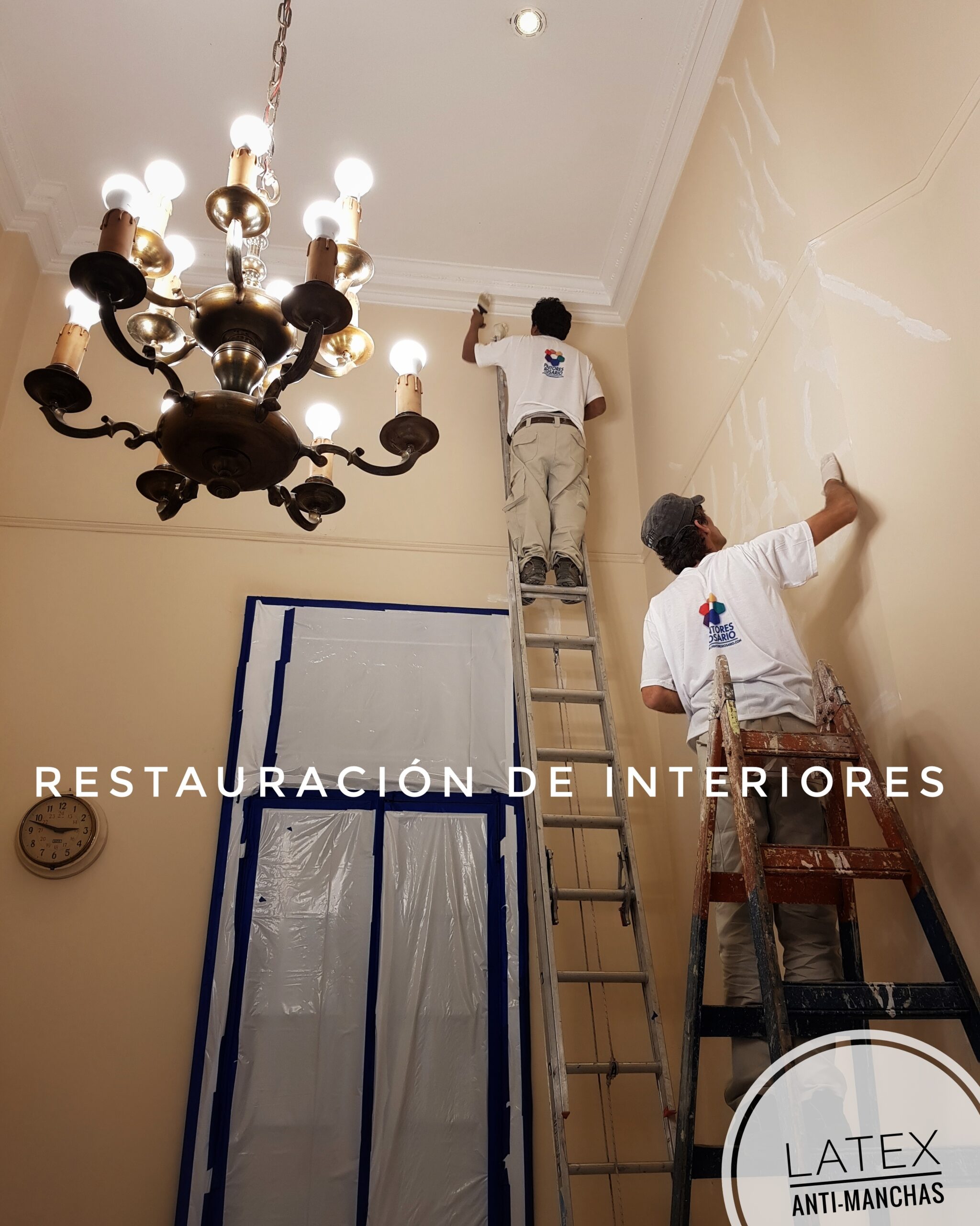 Equipo de Pintores Rosario realizando trabajos de restauración y pintura de interiores